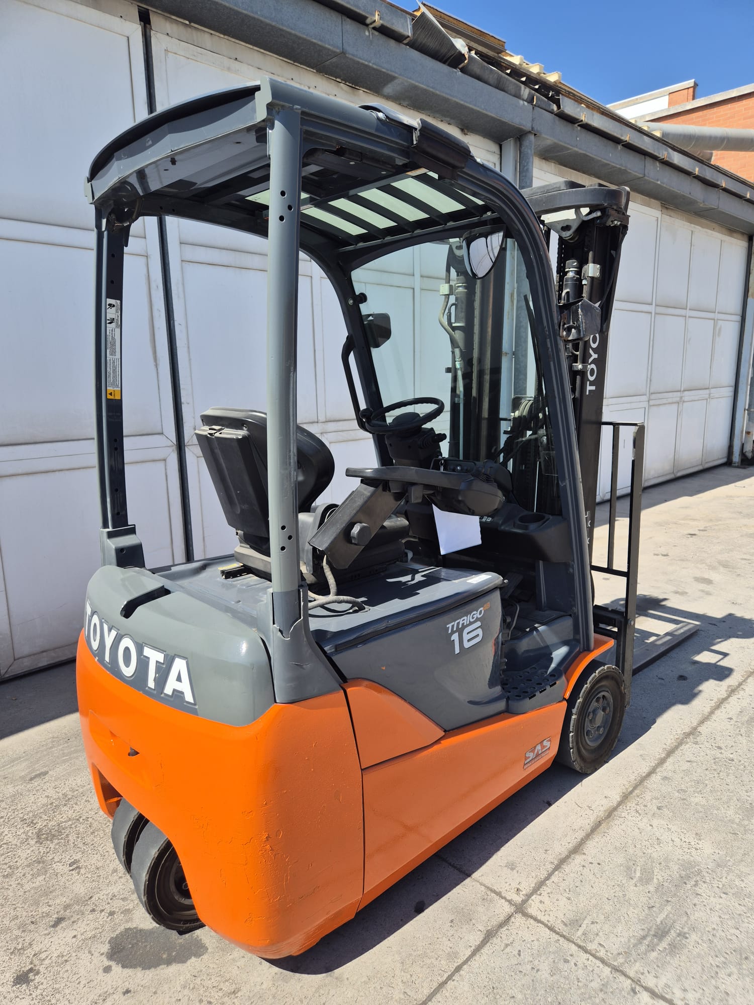 ELECTRICA 3 RUEDAS TOYOTA 8FBEKT16 - Imagen 9