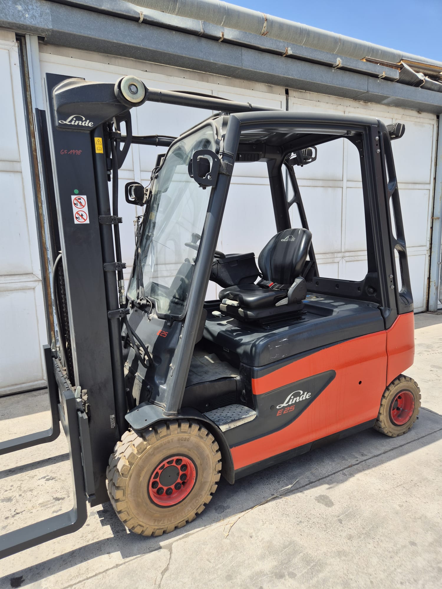 CARRETILLA 4 RUEDAS E 25 LINDE 387