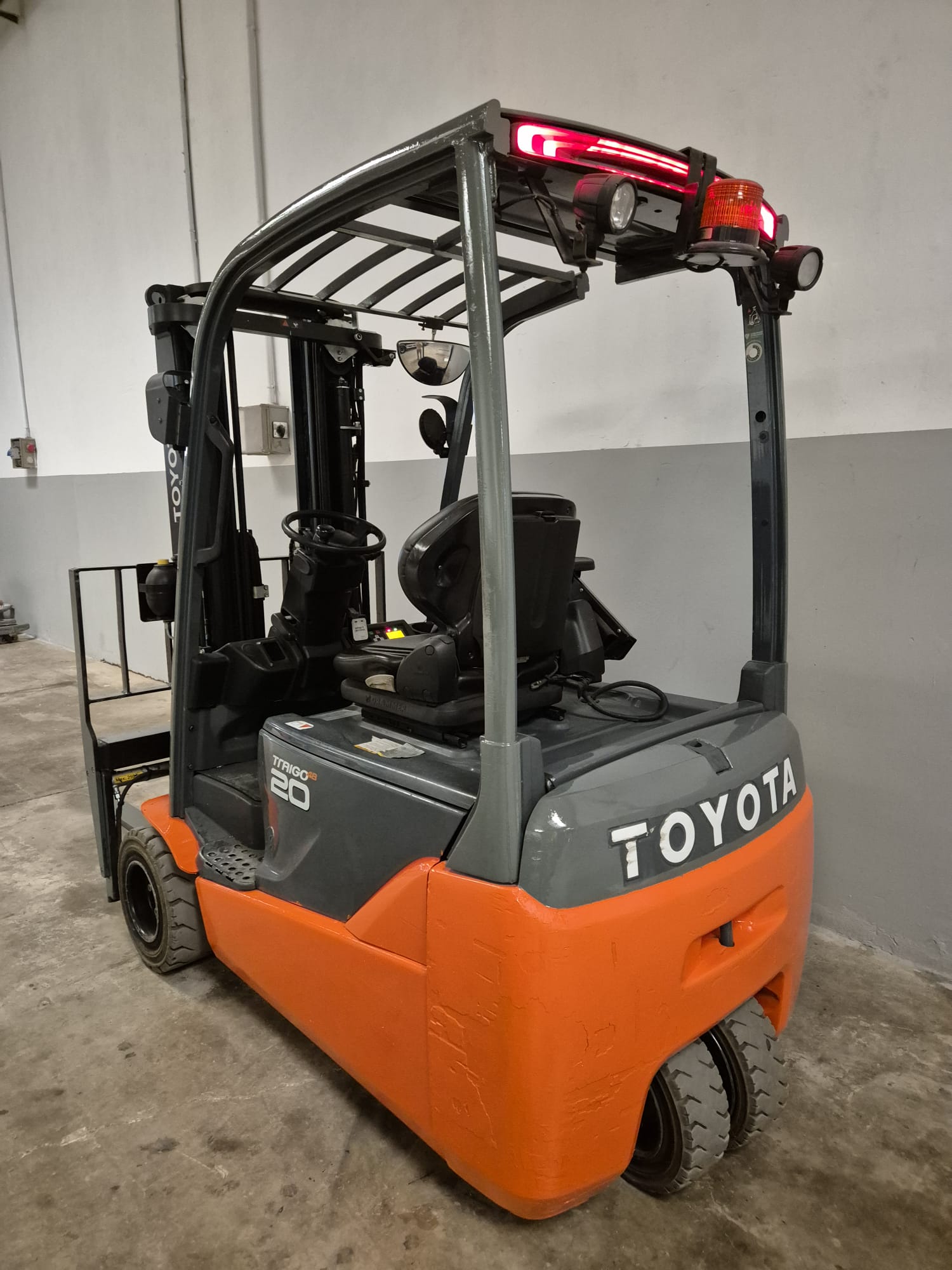 ELECTRICA 3 RUEDAS TOYOTA 8FBE20T - Imagen 14