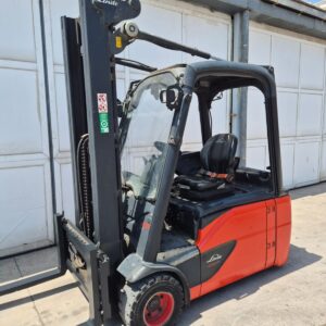 CARRETILLA ELÉCTRICA 3 RUEDAS LINDE E20L-02