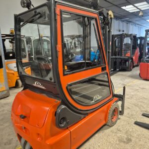 CARRETILLA ELÉCTRICA 3 RUEDAS LINDE E 16 C-02
