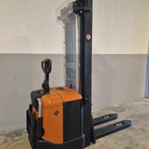 APILADOR CON PLATAFORMA TOYOTA SLL16